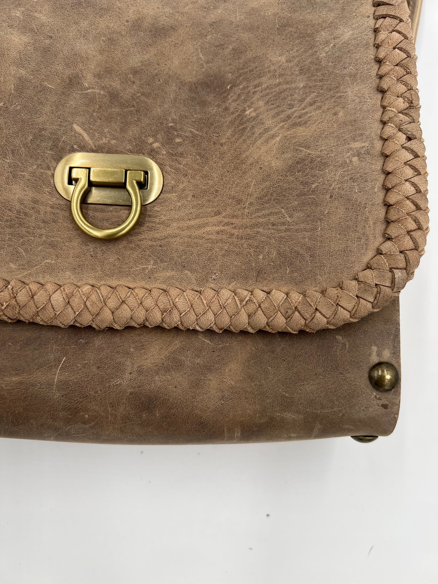 Crazy horse leather and oak wood crossbody bag with lace edging