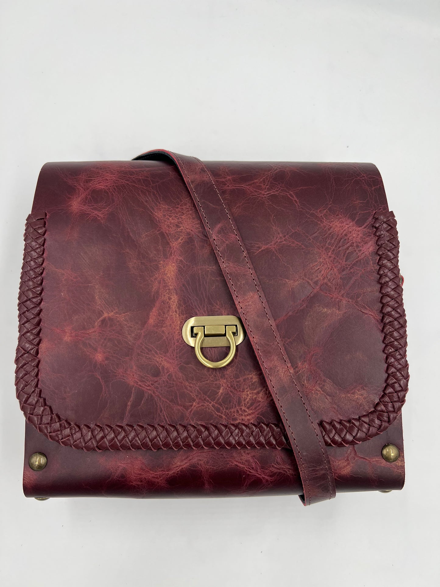 Burgundy vaquero leather bag with mahogany sides and lace detail