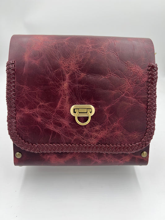 Burgundy vaquero leather bag with mahogany sides and lace detail