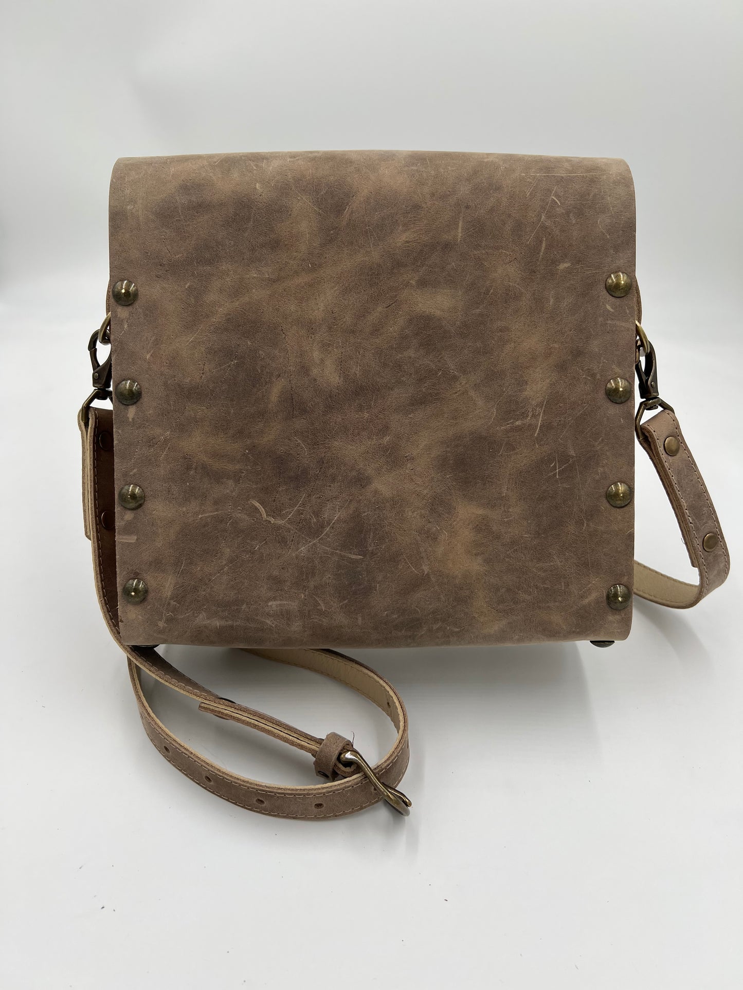 Crazy horse leather and oak wood crossbody bag with lace edging