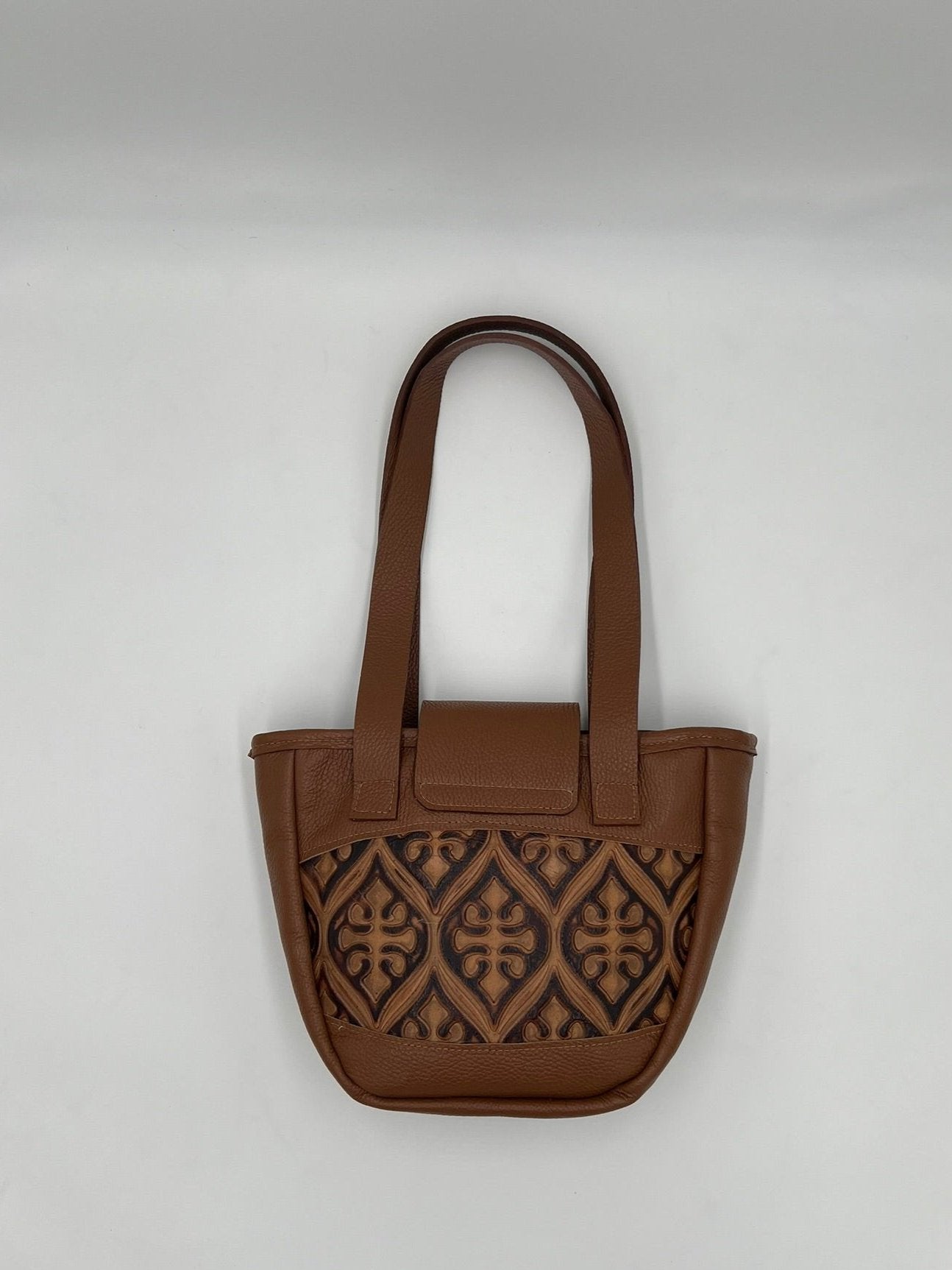 Small tote in Caramel leather with embossed leather detail